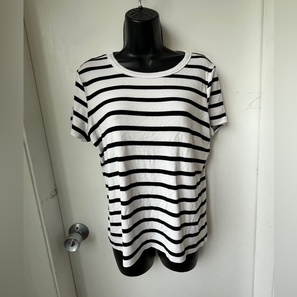 Cyrus Essentials Classic Black and White Striped T-Shirt size L